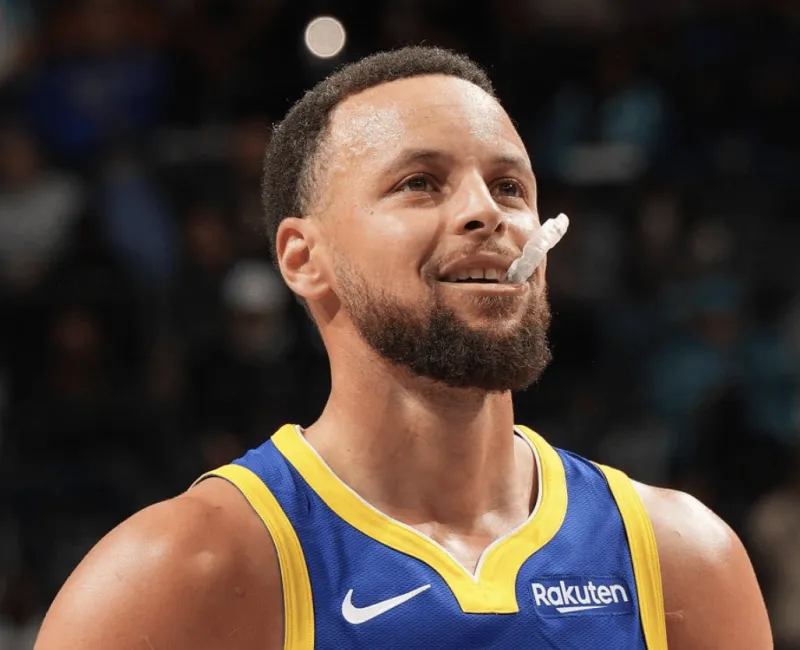 开云体育在线-Amick：库里一直在幕后积极推动复出，希望在附加赛前找节奏