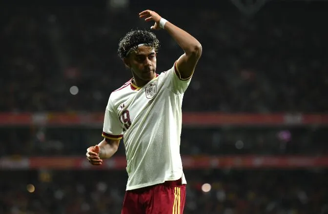 开云体育网页登录-塞尔:疑似受到歧视性口号影响,亚马尔赛后离场时情绪低落