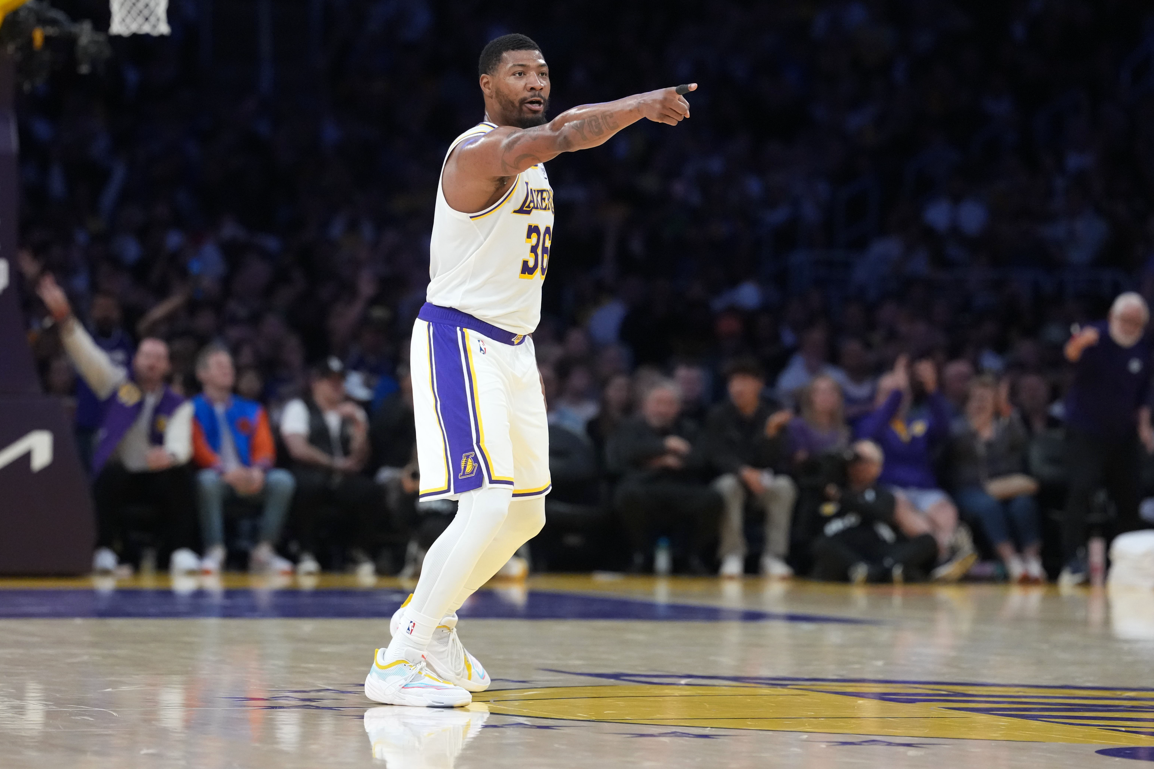 加盟湖人，你果然大放异彩，三分和防守都拉满，最赚的签约引援|斯玛特|灰熊|奇才|东契奇|凯尔特人_新浪体育_新浪新闻